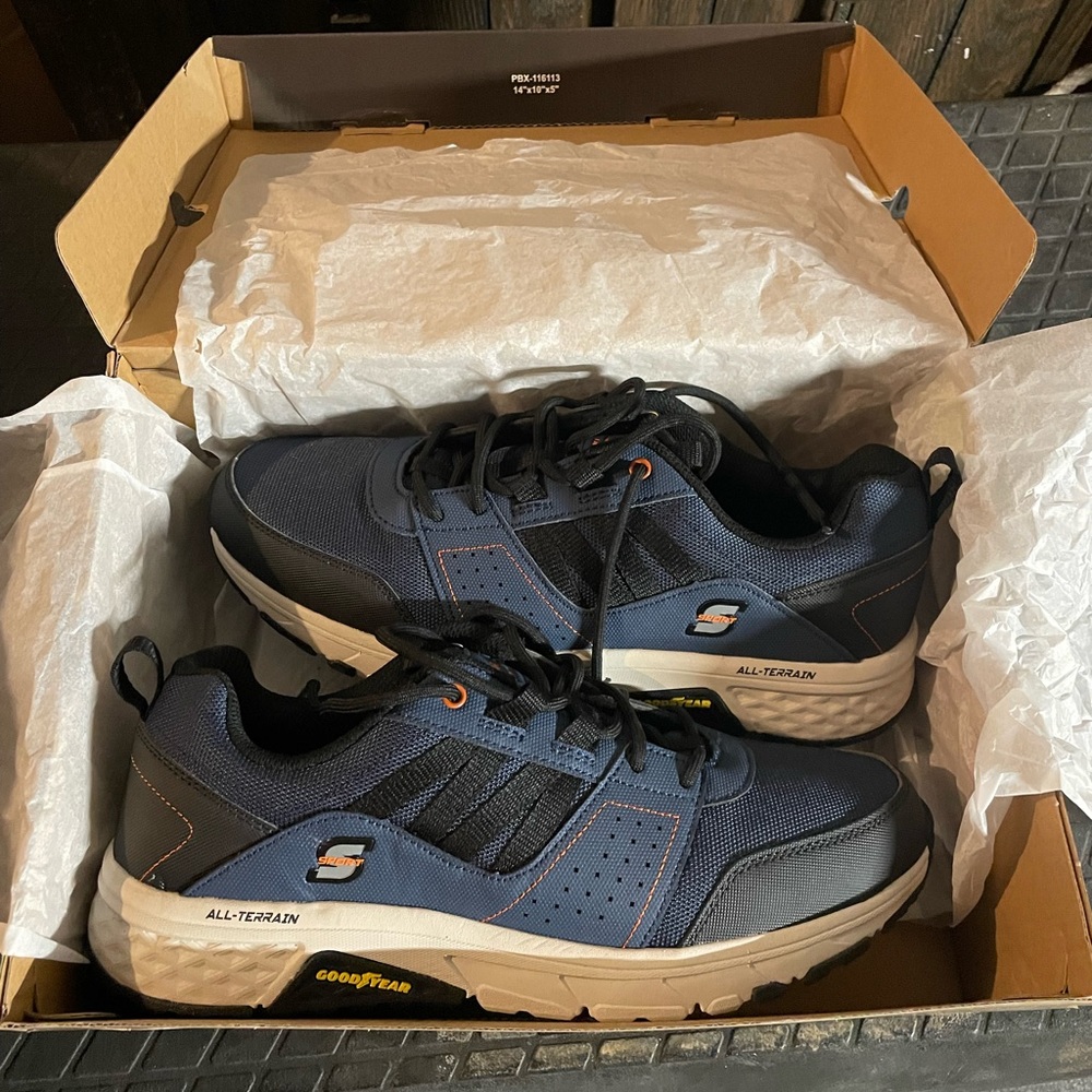 Sketchers men’s 11.5 shoes brand new